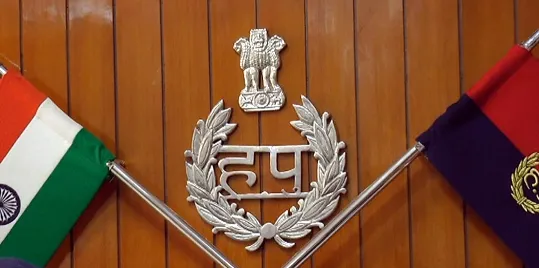 कॉलेजों के आसपास चक्कर काट रहे युवकों पर सख्त हुई पुलिस, छात्राओं की सुरक्षा के लिए चलाया विशेष अभियान, 3 बाइकों के चालान-एक इम्पाउंड